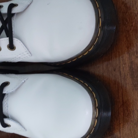 🚫 SOLD 🚫Like new white Dr. Martens size 7 - Picture 5 of 7
